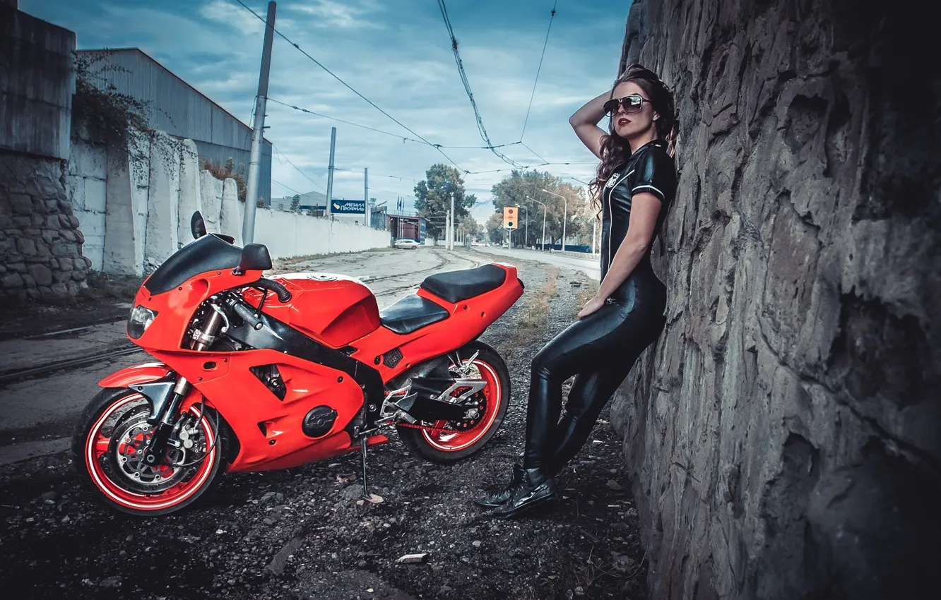 Девушки на мотоцикле