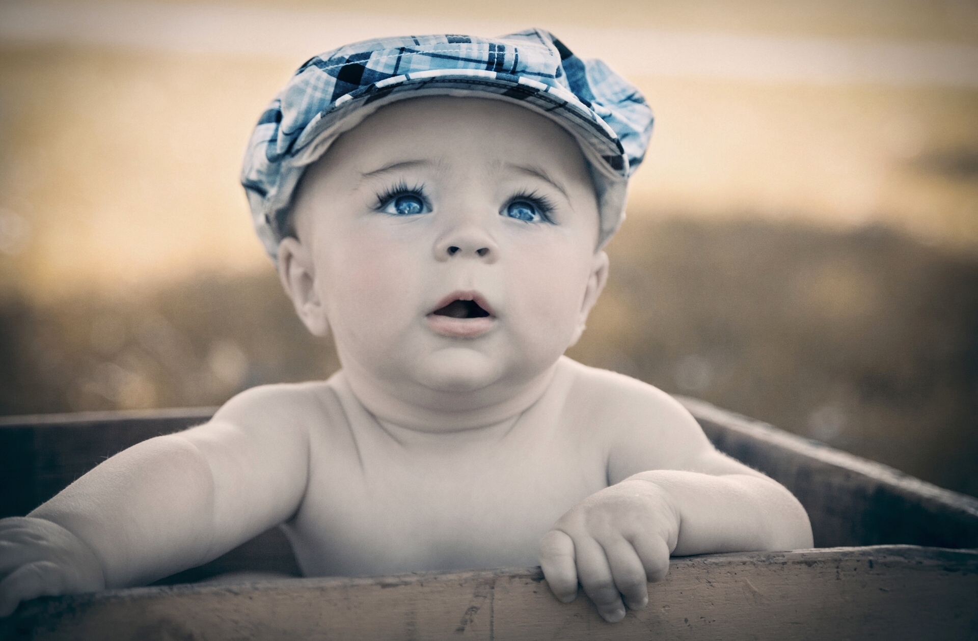 Download wallpaper boy, baby, cap, blue eyes, section mood in resolution 19...
