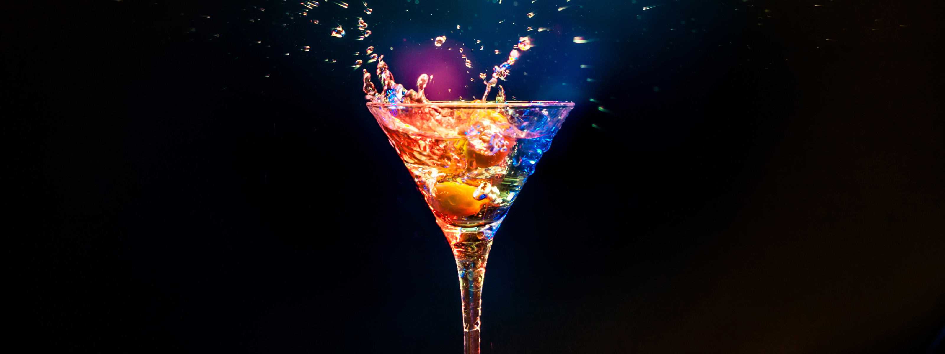 Download wallpaper squirt, background, glass, cocktail, cocktail, section f...