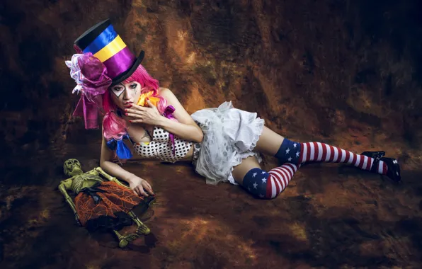 Picture girl, hat, doll, skeleton, Asian, cylinder, clown