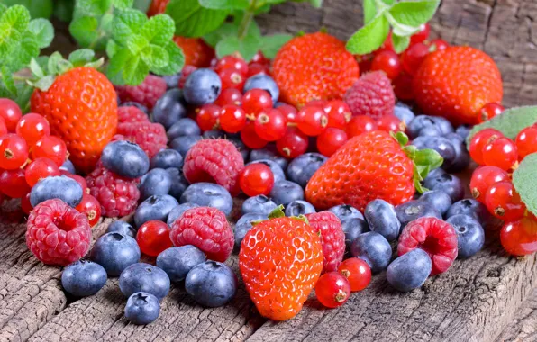 Picture berries, raspberry, strawberry, placer, blueberries, red currant