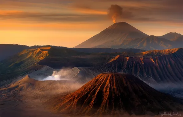 Picture the sky, clouds, sunset, Indonesia, Java, Tengger, volcanic complex-the Caldera TenGer, active volcano Bromo
