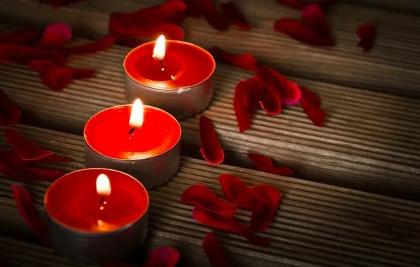 Picture romance, candles, petals