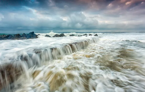 Picture sea, wave, the sky, squirt, clouds, storm, rocks, shore