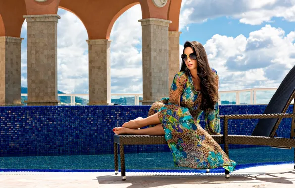 Picture model, dress, glasses, chaise, Dhisha Moorjani