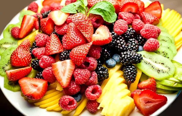Picture berries, raspberry, kiwi, blueberries, strawberry, plate, fruit, BlackBerry