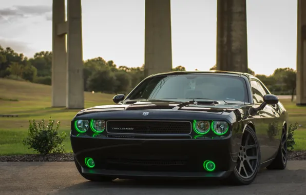 Picture lights, green, Dodge, Challenger