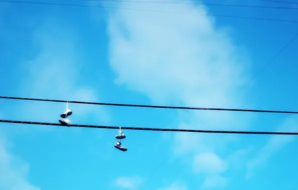 Picture the sky, shoes, Wire