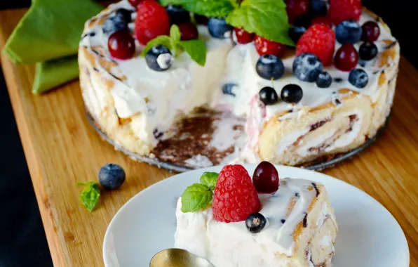 Picture berries, blueberries, strawberry, cake, cream, sweet
