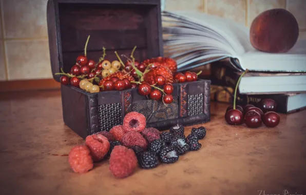 Picture berries, raspberry, books, chest, peach