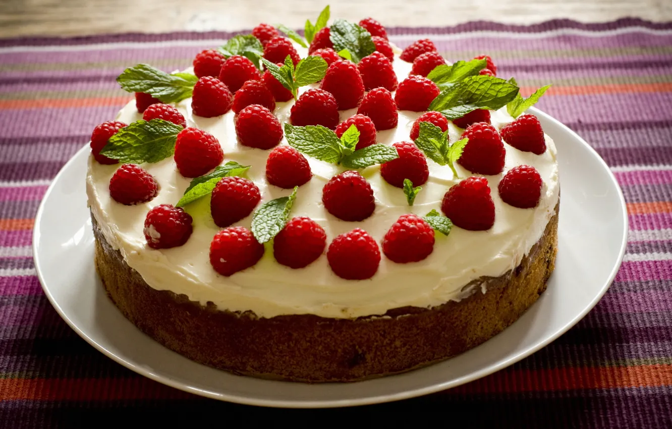 Photo wallpaper greens, leaves, raspberry, red, food, cream, plate, cake, leaves, green, brown, cream, tablecloth, sweet, biscuit