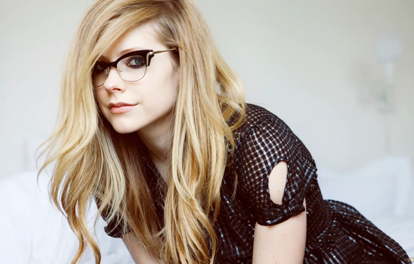 Wallpaper Music Glasses Singer Avril Lavigne Images For Desktop