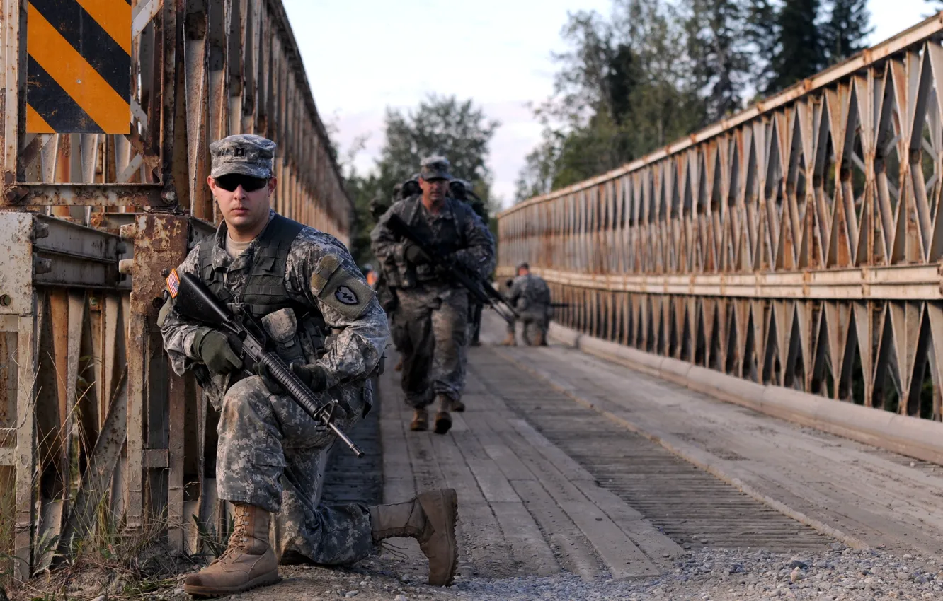 Photo wallpaper bridge, weapons, soldiers